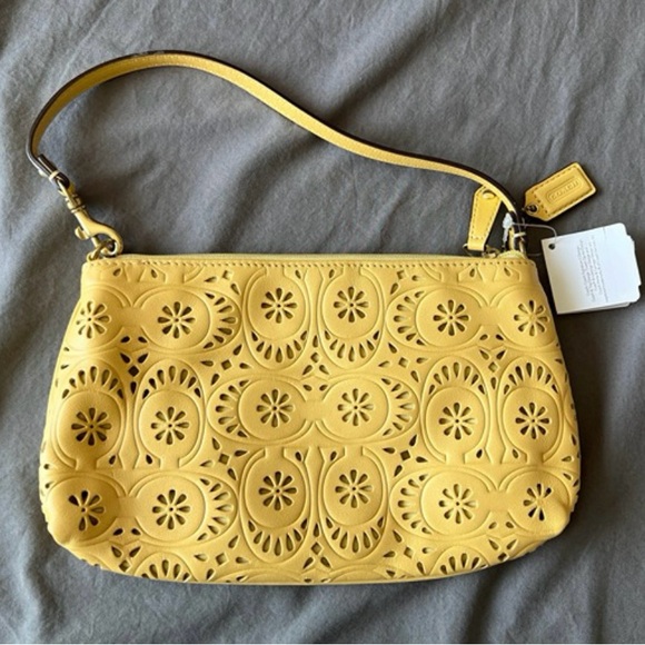 NWT Coach Yellow Floral Cutout Wristlet - Picture 8 of 10